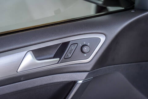 2016 Volkswagen Golf TSI S