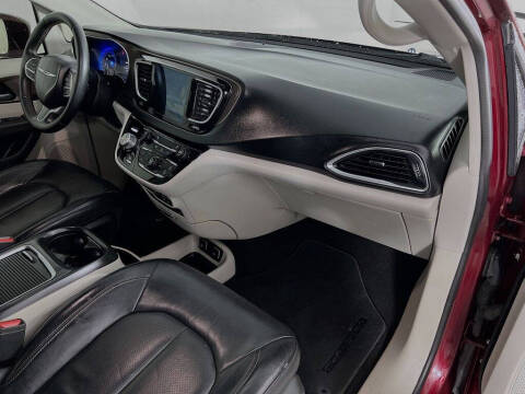 2017 Chrysler Pacifica Touring-L Plus