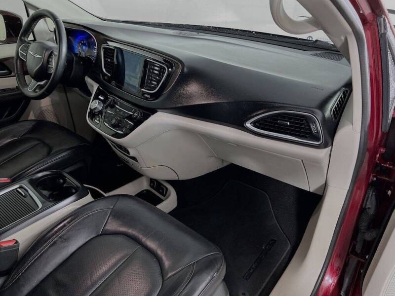 2017 Chrysler Pacifica Touring-L Plus