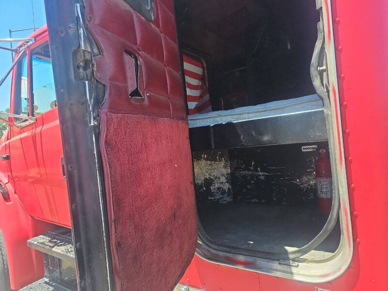 2003 Freightliner FL70