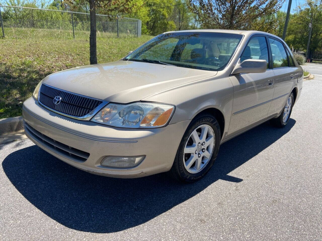 2000 Toyota Avalon for sale at Greenville Luxury Motors in Greenville, SC