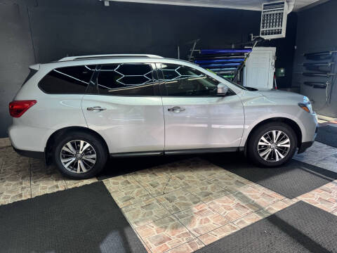 2017 Nissan Pathfinder SV