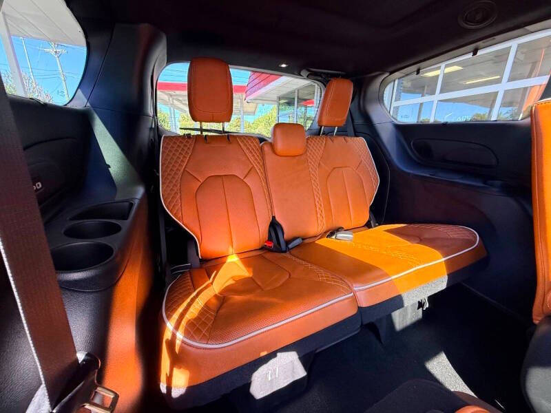 2025 Chrysler Pacifica Plug-In Hybrid Pinnacle