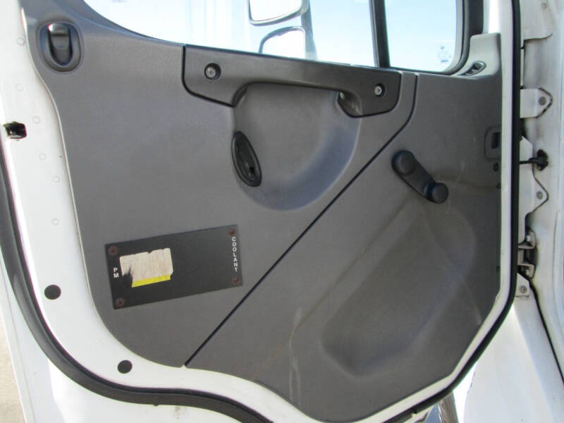 2005 Freightliner Business class M2