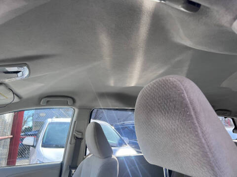 2013 Toyota Sienna LE 8-Passenger