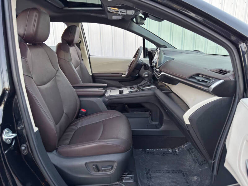 2024 Toyota Sienna Platinum 7-Passenger