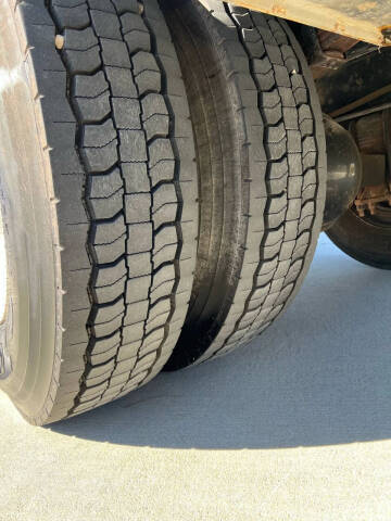 2011 Freightliner M2 106