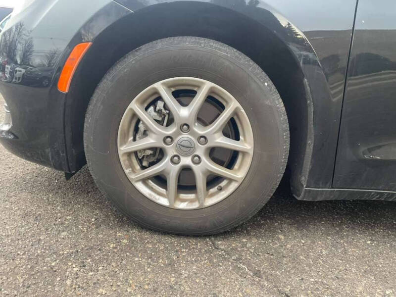 2023 Chrysler Voyager LX