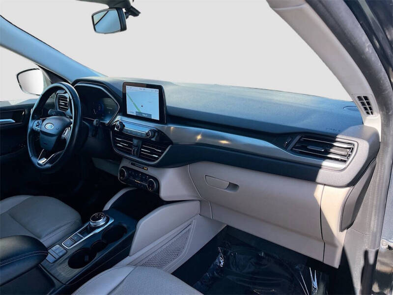 2022 Ford Escape Titanium