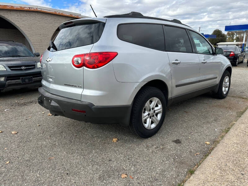 2011 Chevrolet Traverse LS