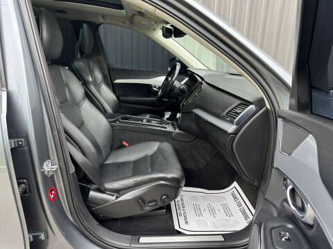 2017 Volvo XC90 T6 Momentum