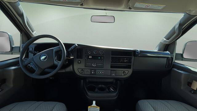 2025 Chevrolet Express 2500