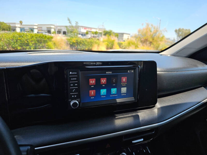 2025 Nissan Kicks S