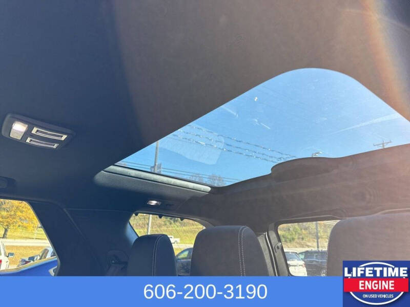 2023 Land Rover Discovery P300 S R-Dynamic