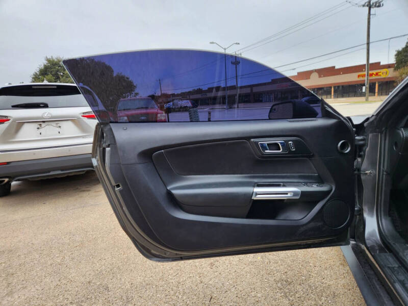 2017 Ford Mustang V6