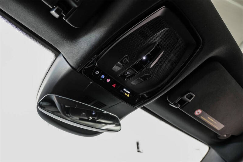 2024 Cadillac LYRIQ Luxury 1