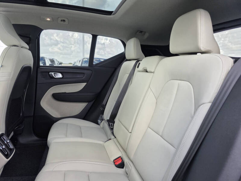 2026 Volvo XC40 B5 Ultra