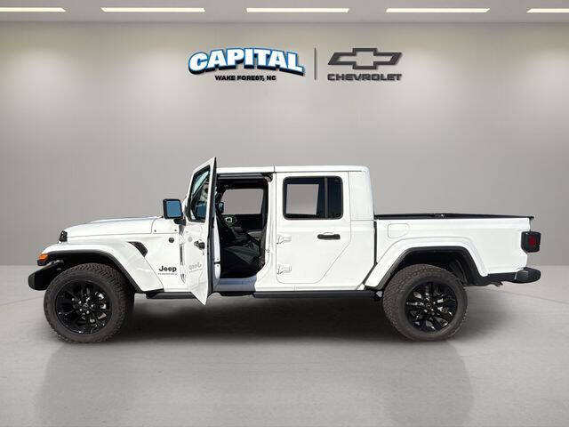 2025 Jeep Gladiator NightHawk
