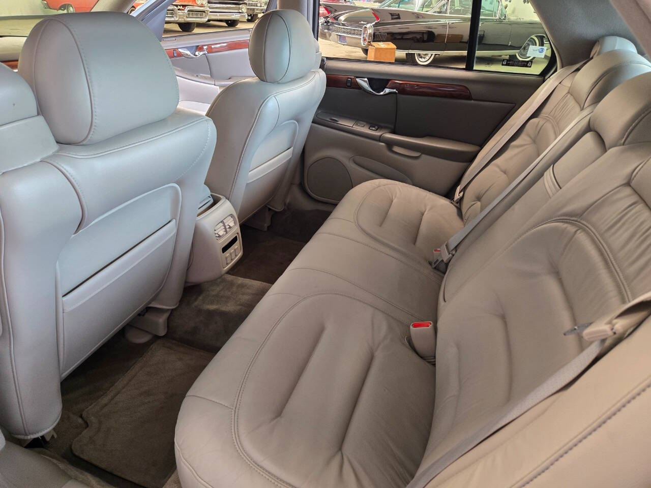 2002 Cadillac DeVille 77