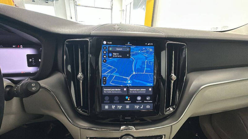 2024 Volvo XC60 B5 Core Dark Theme