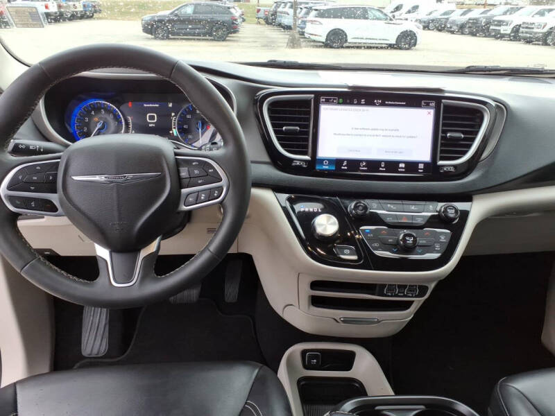 2023 Chrysler Pacifica Touring L