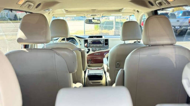 2012 Toyota Sienna XLE 8-Passenger
