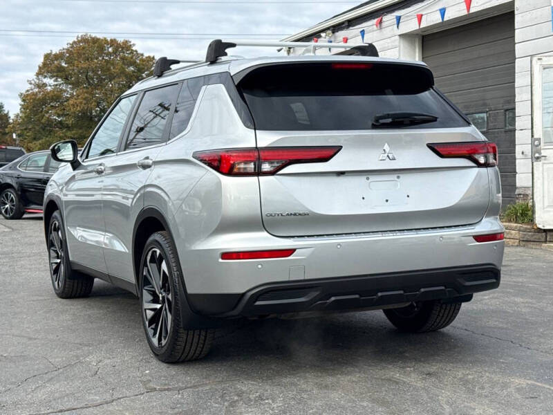 2022 Mitsubishi Outlander ES