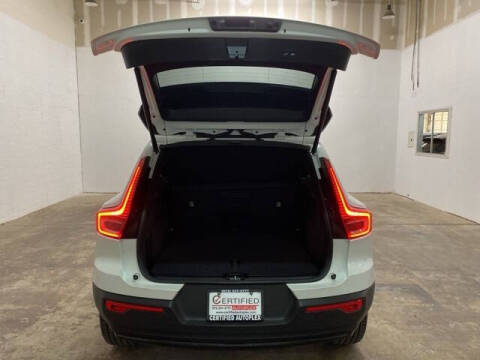 2025 Volvo XC40 B5 Plus Dark Theme