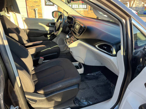 2017 Chrysler Pacifica LX