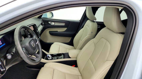 2024 Volvo XC40 B5 Plus Bright Theme