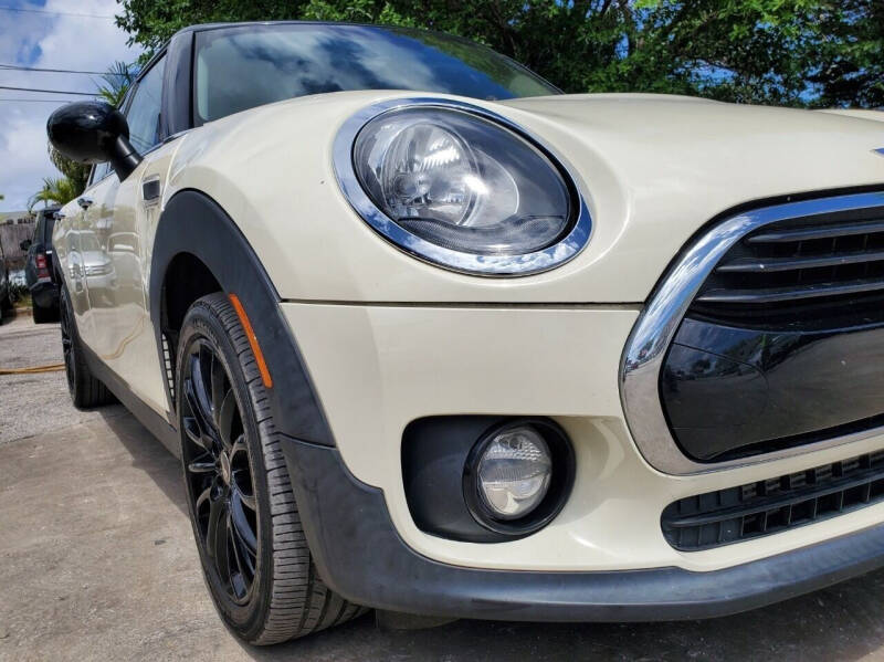 2017 MINI Clubman Base photo 12