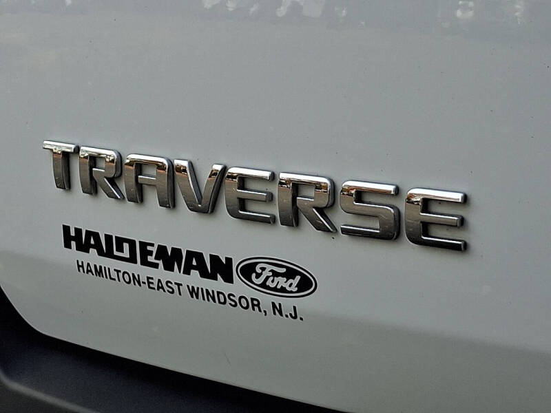 2022 Chevrolet Traverse LT Cloth