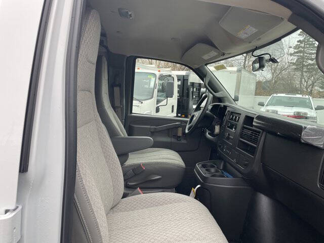 2025 Chevrolet Express 3500