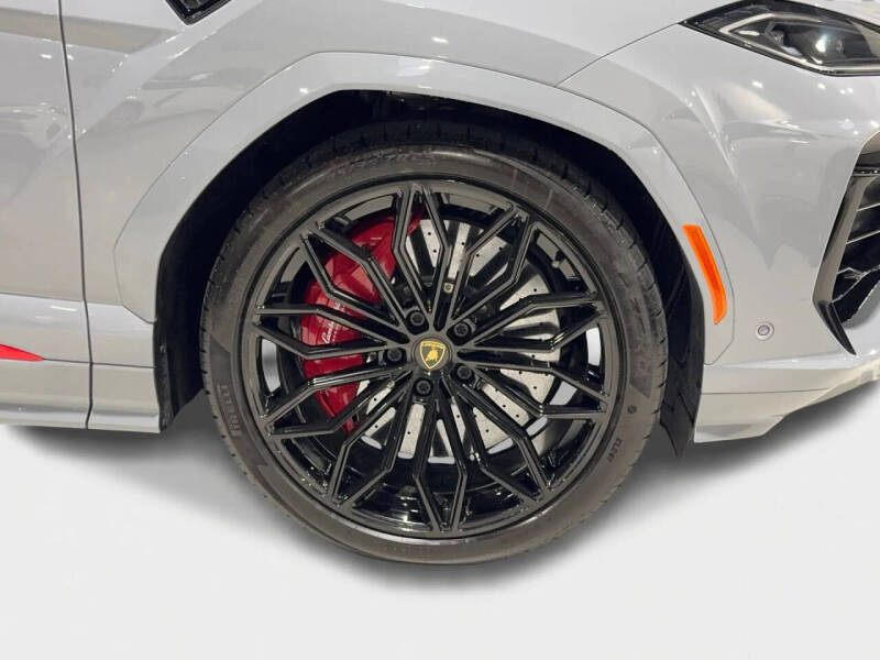 2025 Lamborghini Urus SE