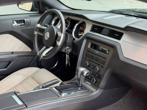 2012 Ford Mustang V6 Premium