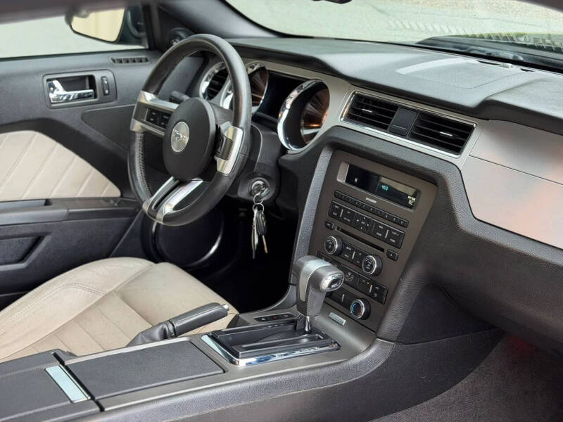 2012 Ford Mustang V6 Premium