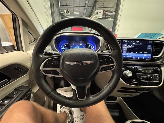 2022 Chrysler Pacifica Hybrid Touring L