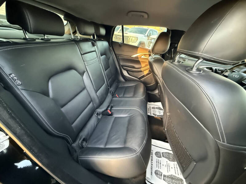 2017 Infiniti QX30 Luxury
