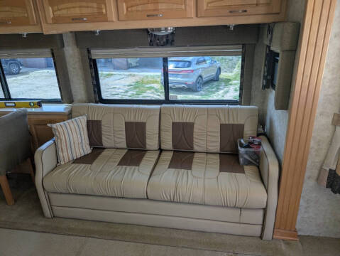 2005 Freightliner MH Chassis