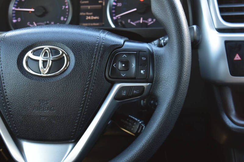 2017 Toyota Highlander LE