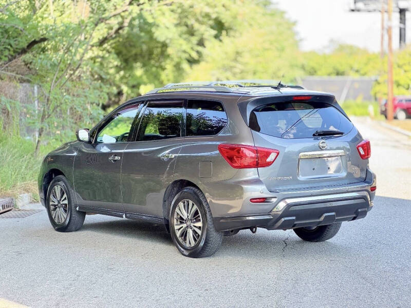 2018 Nissan Pathfinder SV