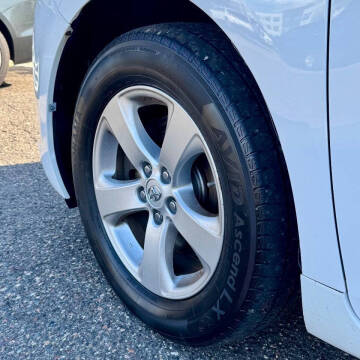 2017 Toyota Sienna LE 7-Passenger Auto Access Seat