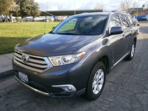 2011 Toyota Highlander for sale at Fiesta Motors in Winnetka CA