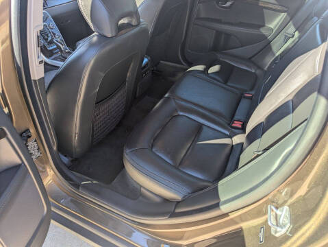 2016 Volvo XC70 T5 Classic Platinum