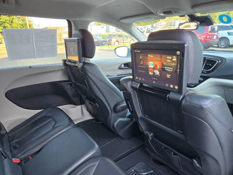 2017 Chrysler Pacifica Touring-L Plus