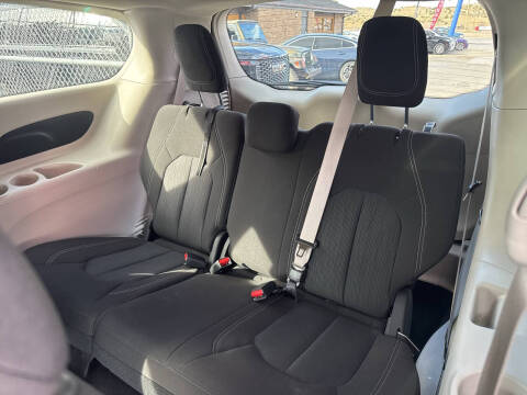 2022 Chrysler Voyager LX