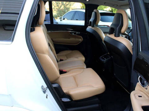 2016 Volvo XC90 T6 Momentum