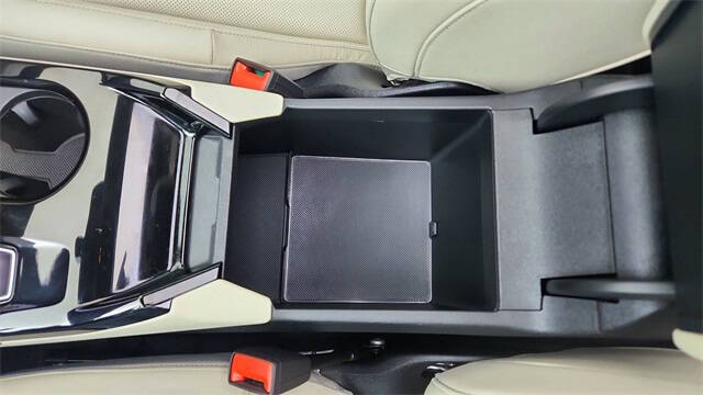 2025 Audi Q6 e-tron quattro Premium Plus