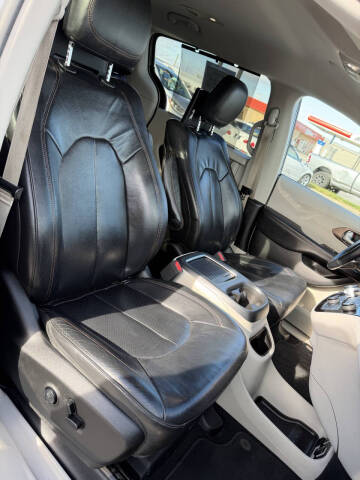 2017 Chrysler Pacifica Touring-L Plus