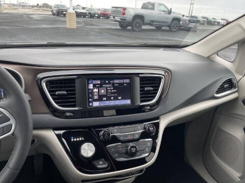 2024 Chrysler Voyager LX